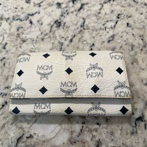MCM EUC Visetos White & Navy Kisslock Wallet